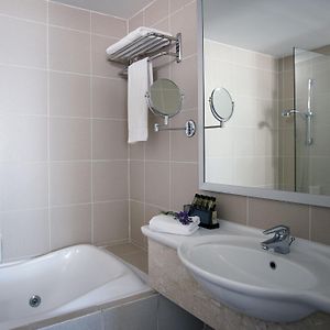 Superior Room Inland View Outdoor Whirlpool